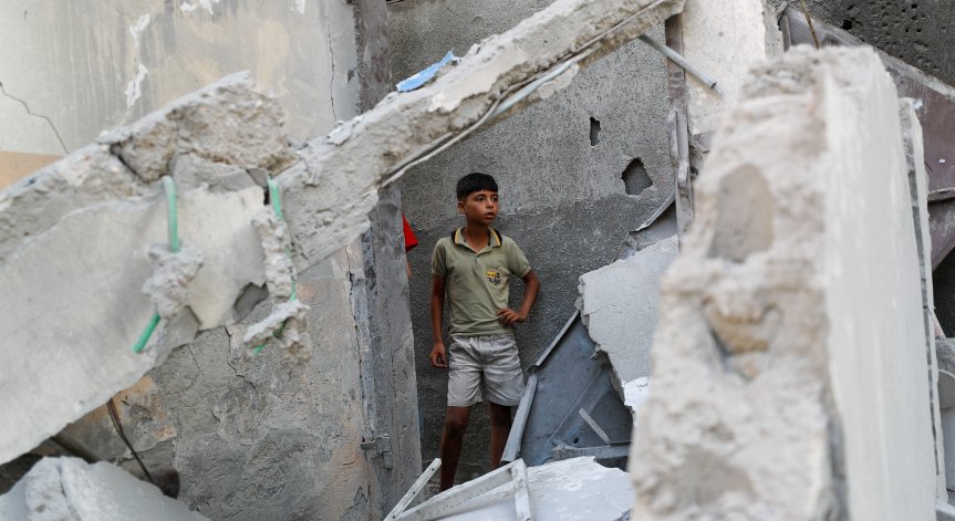 Свидетели съобщават за периодични израелски артилерийски обстрели.