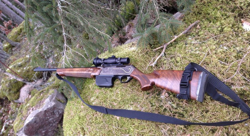 Мъж застреля с ловна пушка кучето на съседа си във велинградско село