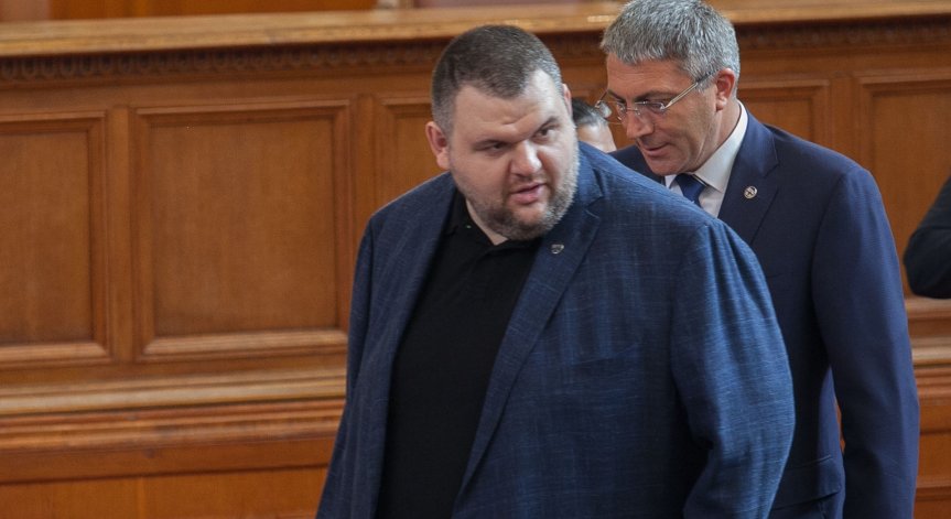 Без Пеевски и Карадайъ в европарламента, остават депутати в НС