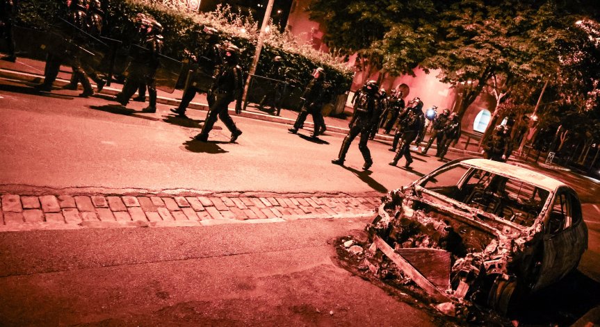 Безсънна нощ във Франция: Eксплозия разтърси Марсилия, щурмуваха оръжеен магазин