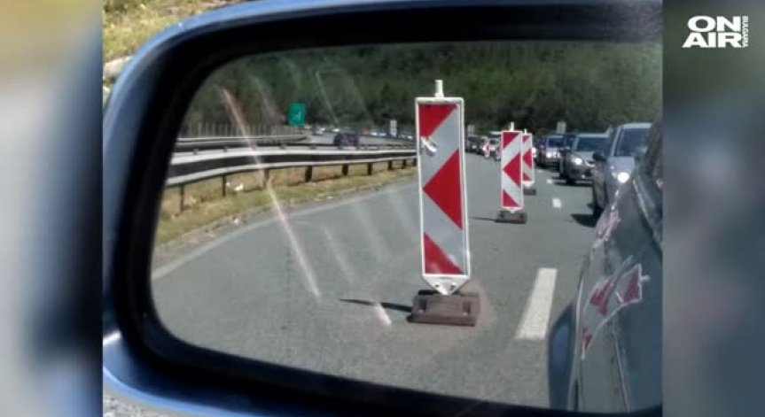Аварирал тир предизвика задръстване на АМ 