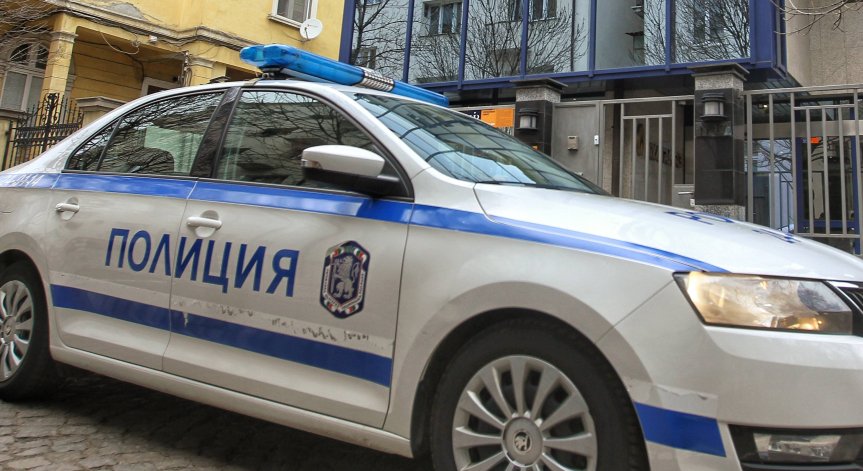 Младеж посегна на възрастен мъж.