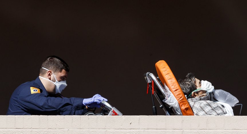 Най-много жертви на коронавируса в САЩ за денонощие: 884 души