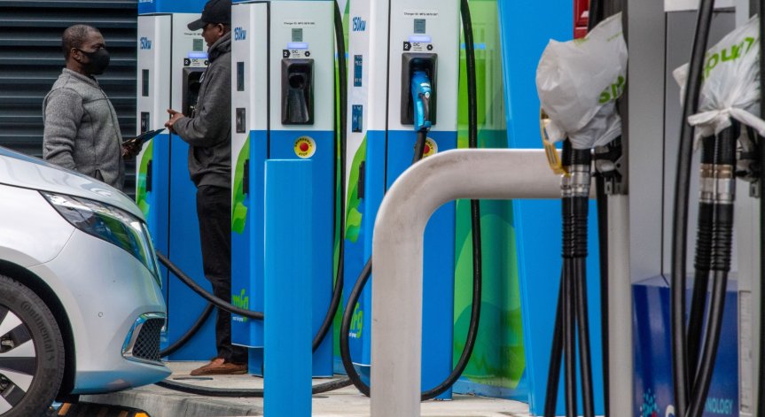 САЩ обсъждат с европейските държави забрана на петролните доставки от Русия