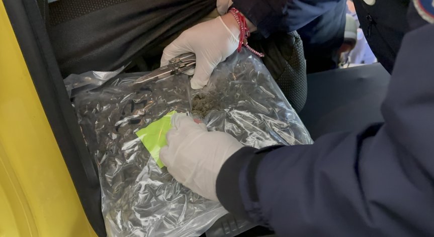 Жена скри дрога за над 70 700 лв. в опаковки от чипс