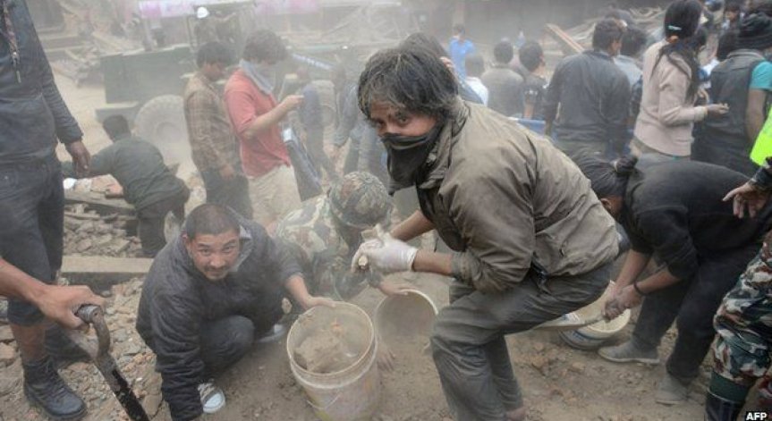 Жертвите на земетресението в Непал са близо 2000