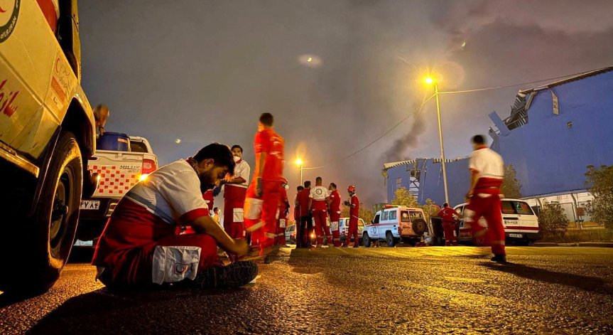 Пожарите все още не са потушени.