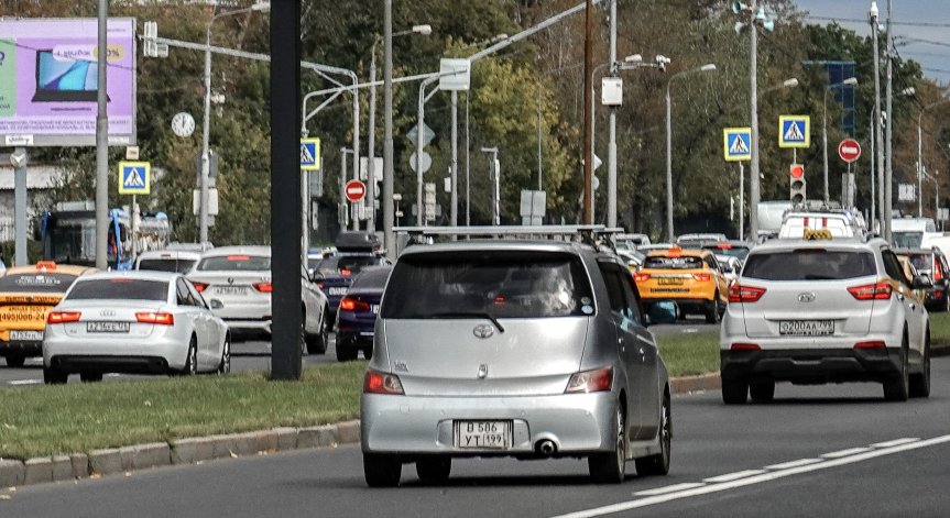 ЕК забрани коли с руска регистрация да влизат в ЕС, конфискуват дори тоалетна хартия