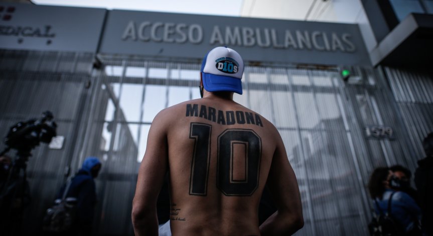 Операцията на Марадона е преминала успешно