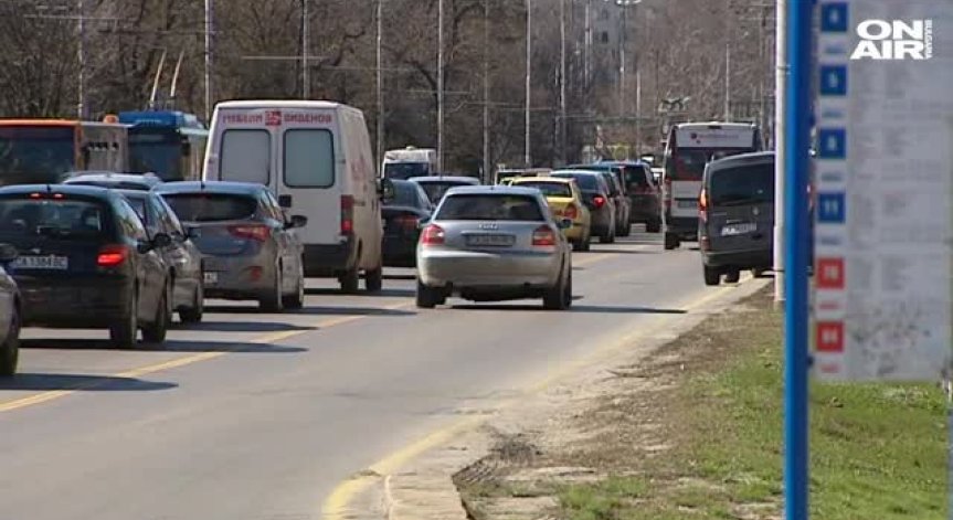 Хиляди карат безнаказано в бус лентите в София