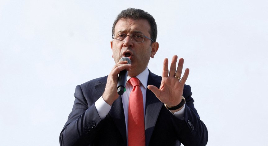 Кметът е един от 100-те души, разследвани по обвинения в корупция.