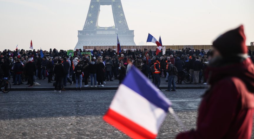 Протести във Франция и Италия срещу ваксините и 