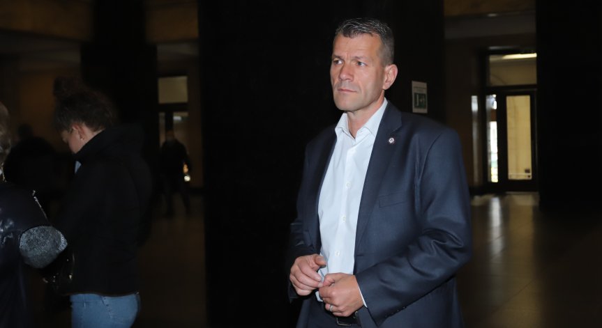 5 г. затвор грозят Расате за нападение над жена и атака на офис на ЛГБТИ