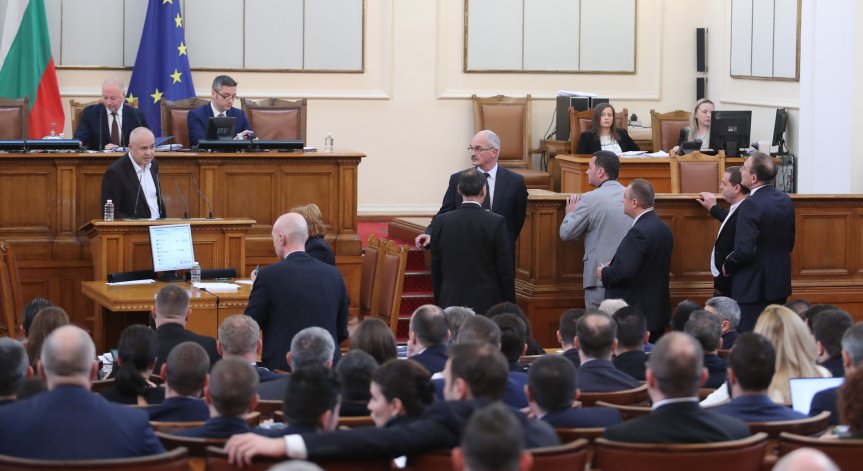Парламентът ще гласува всяка доставка на оръжие за Украйна