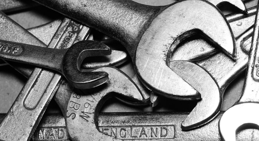 Шофьор налагал друг водач с гаечен ключ в Павликени