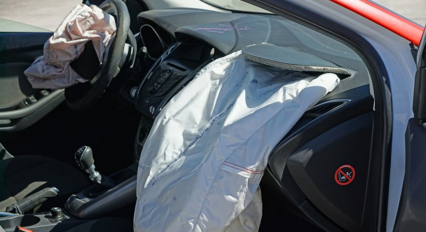 Търговци запълват мястото на Airbag-а на употребявани коли с монтажна пяна