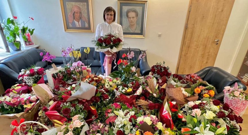 Не са милион, но са червени - Нинова 