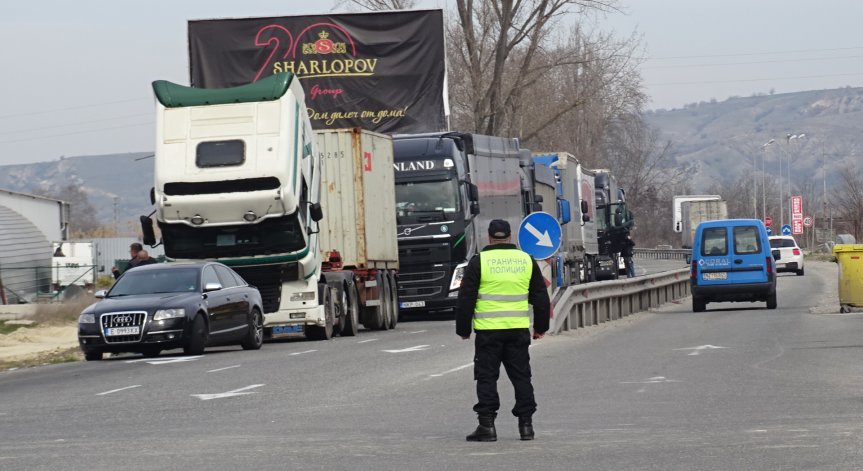 Нова акция проверява ТИР-ове и автобуси