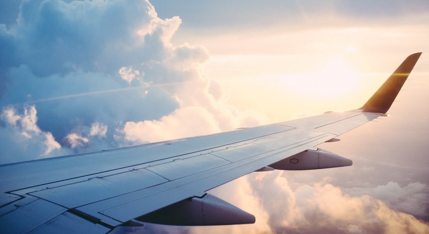 Руски пътнически самолет изчезна от радарите, на борда е имало четири деца