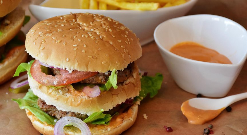 Експеримент с мишки доказа, че евтината и мазна храна води до депресия и Алцхаймер