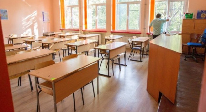 Учители с подписка срещу връщането в училище от 4 януари