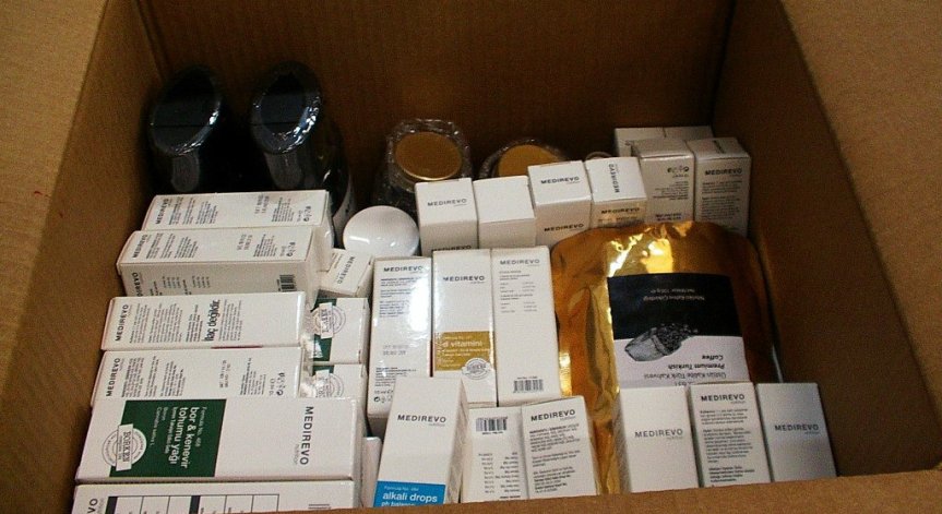 Задържаха контрабандни хранителни добавки и козметични продукти за над 60 хил. лв.