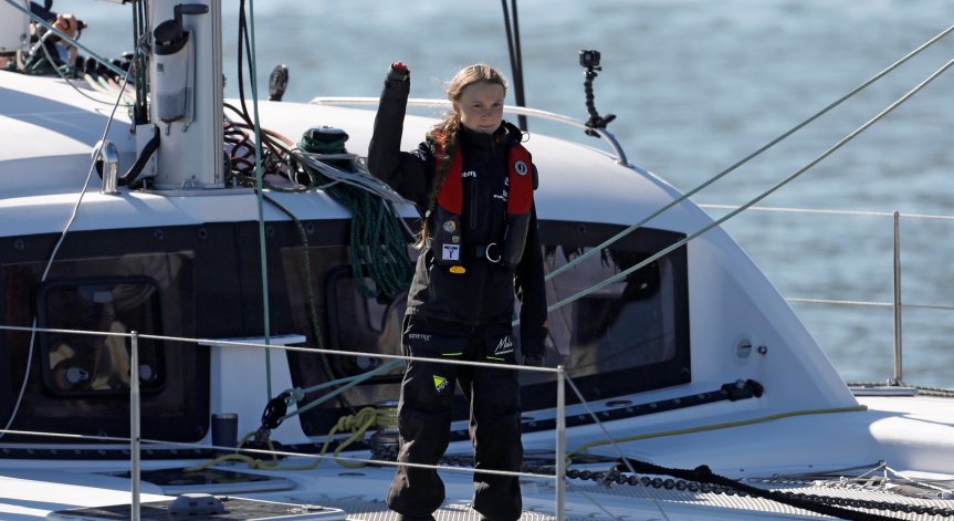 Грета Тунберг акостира на португалски бряг