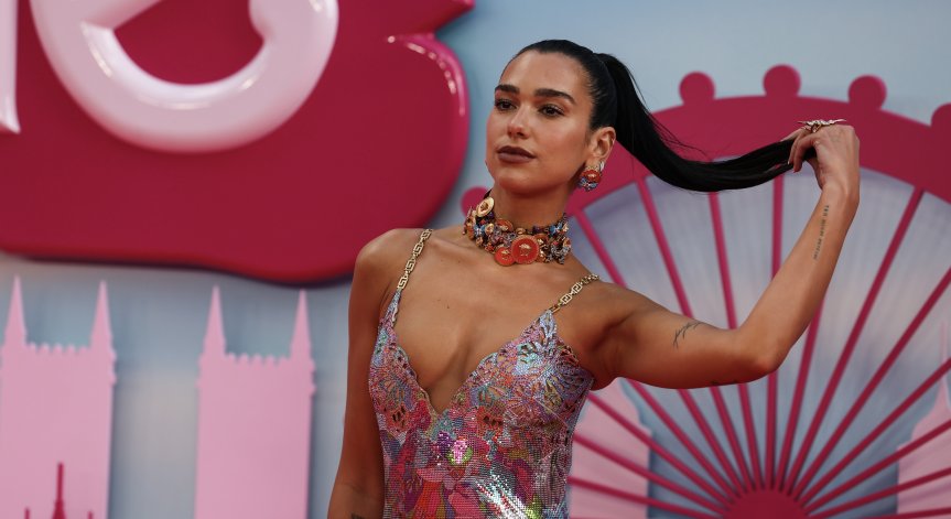 Дуа Липа се появи с неузнаваема нова прическа 