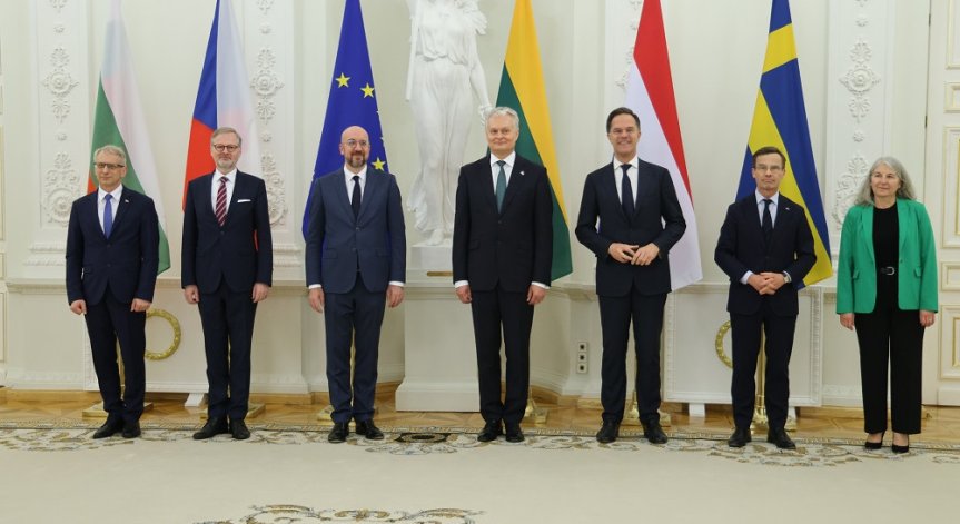 Денков във Вилнюс: ЕС трябва да подкрепя Украйна и нейната отбранителна индустрия