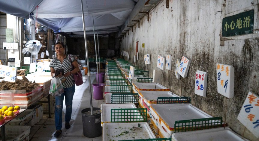 Животът замира: 17-милионен китайски град се готви за тайфун