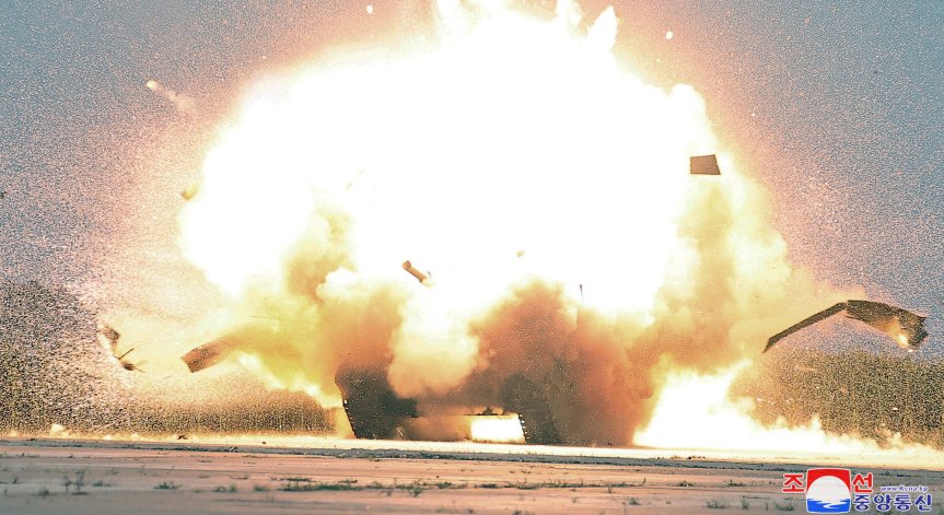 Северна Корея повишава бойната готовност на армията си.