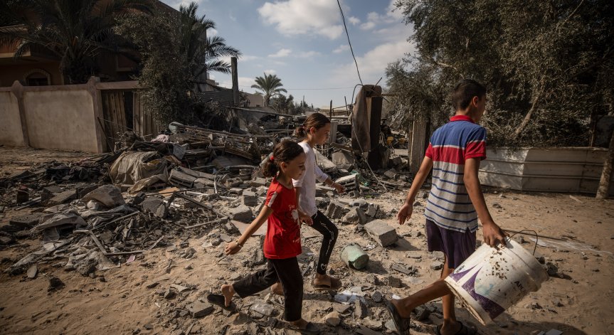 Няма данни за жертви и големи щети.