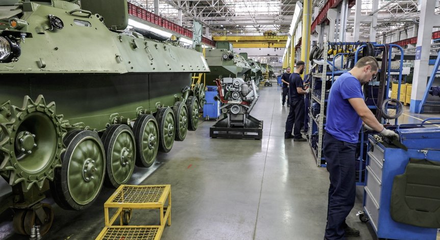 Русия се готви за нещо голямо: Близо 40% от бюджета за 2024 г. са за военните