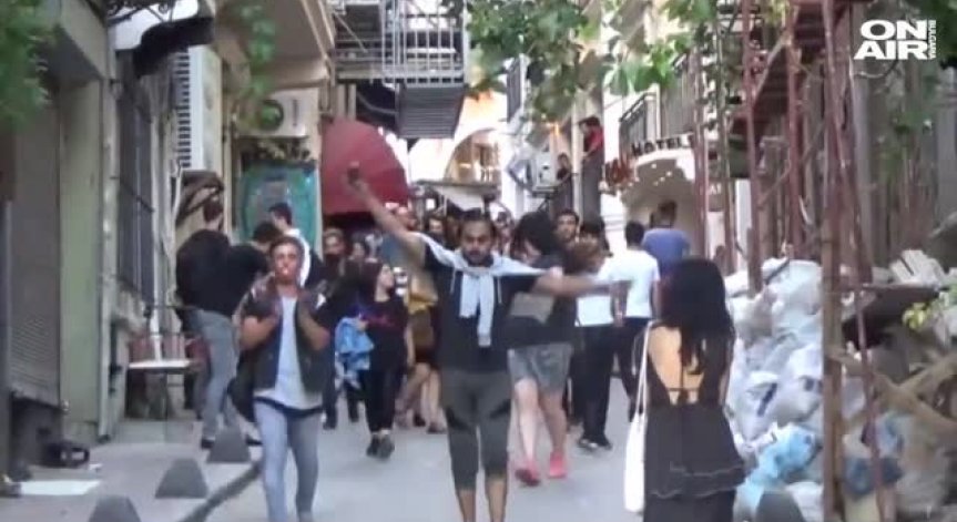 Полицията разпръсна участници в гей парад в Истанбул