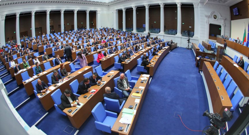 16 въпроса има към министъра на регионалното развитие и благоустройството Виолета Коритарова.