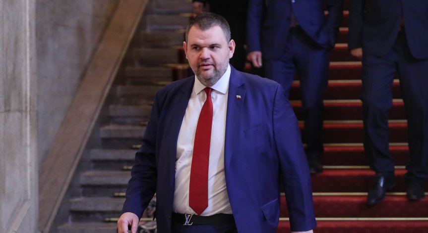 Пеевски: Ако има 36 фактури за мои полети, подавам оставка като лидер на ДПС