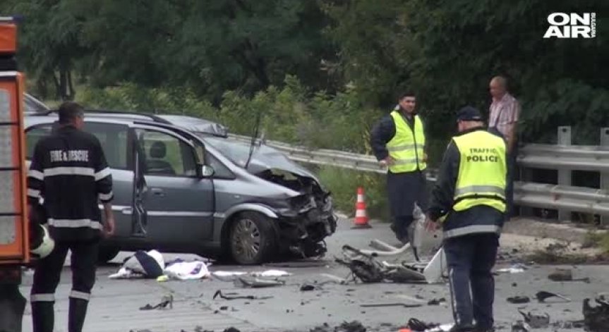 38-годишен загина при челен удар на подбалканския път, две деца са в болница