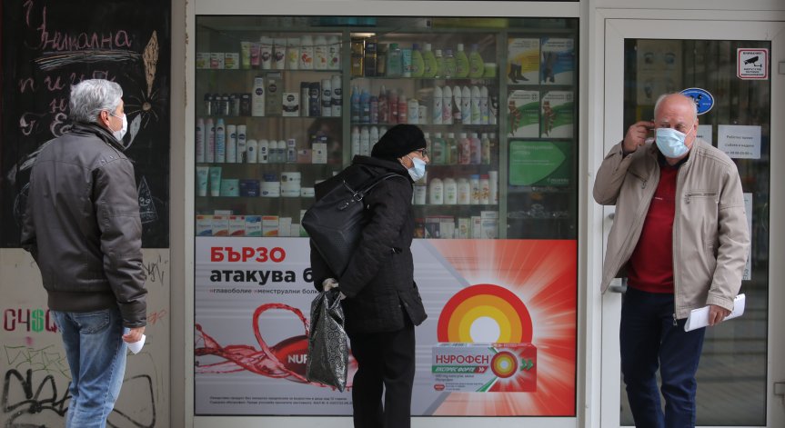 По-строгите мерки в Перник влизат в сила, заболеваемостта е 604 на 100 хил.