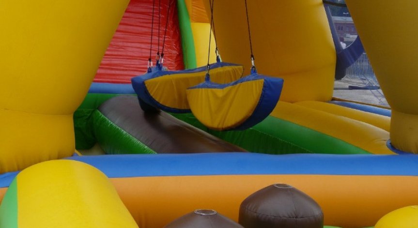 Вятър отнесе надуваем замък в Австралия, има загинали и ранени деца