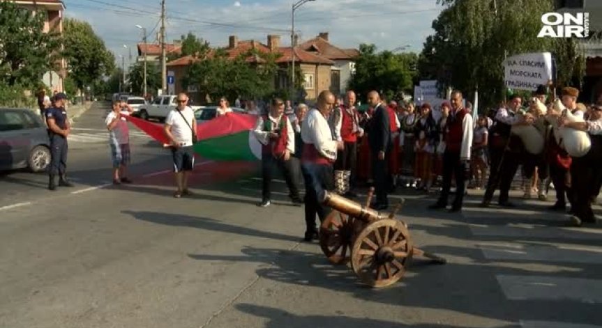 Обзор на протест срещу застрояване на Морската градина