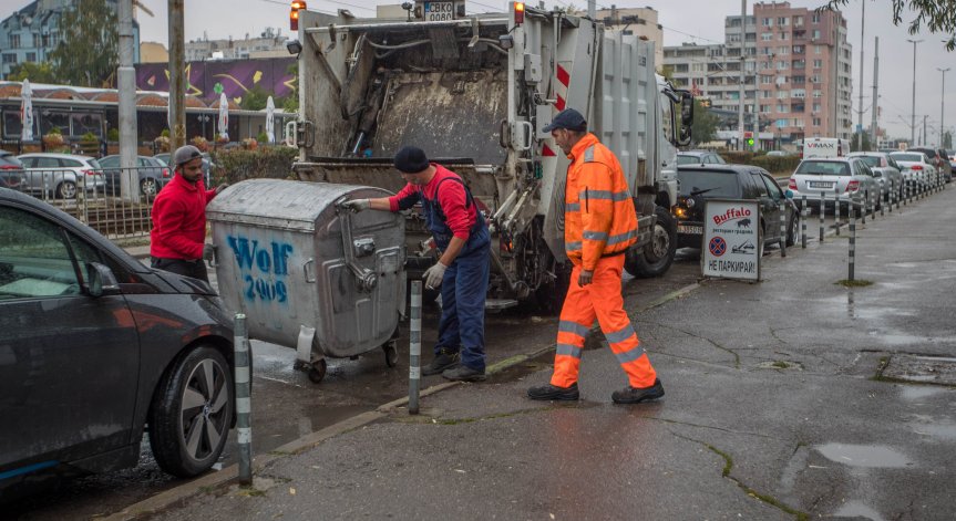 По 1 000 лв. такса 