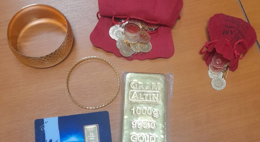Мъж се опита да пренесе контрабандно злато за над 137 000 лв. през 
