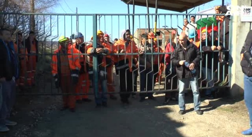 Продължават протестите на миньорите в Оброчище