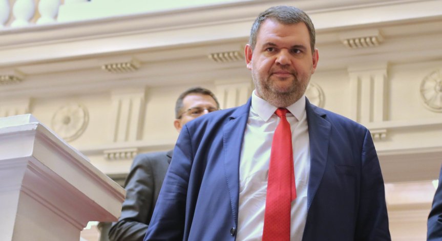 Пеевски с писмо до Денков: Безпомощен онлайн премиер, за хората сте мащеха