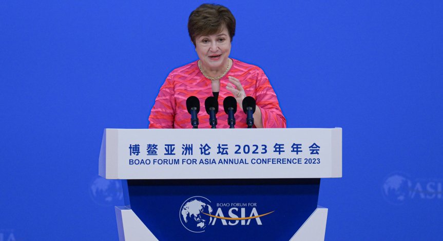 МВФ: Конфронтацията между САЩ и Китай фрагментира света и го прави по-беден