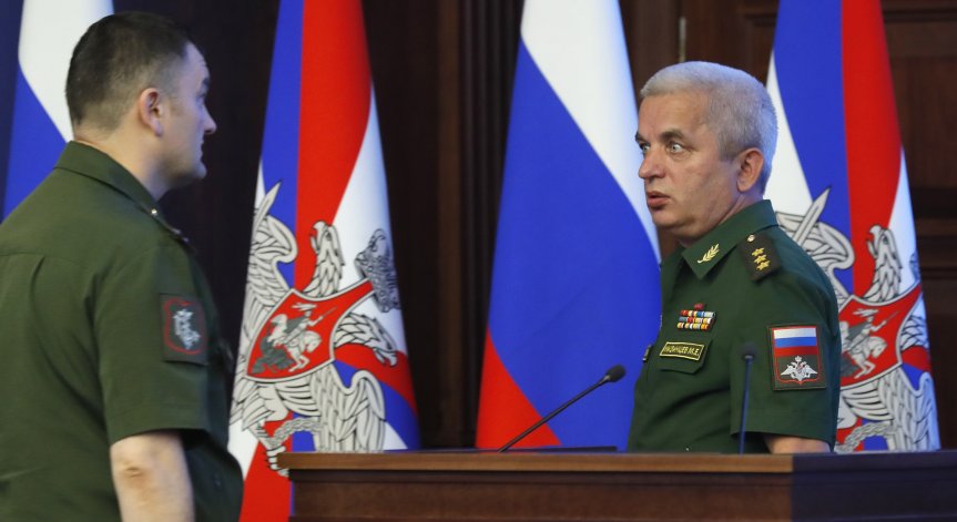 Русия сменя властта, уволни 