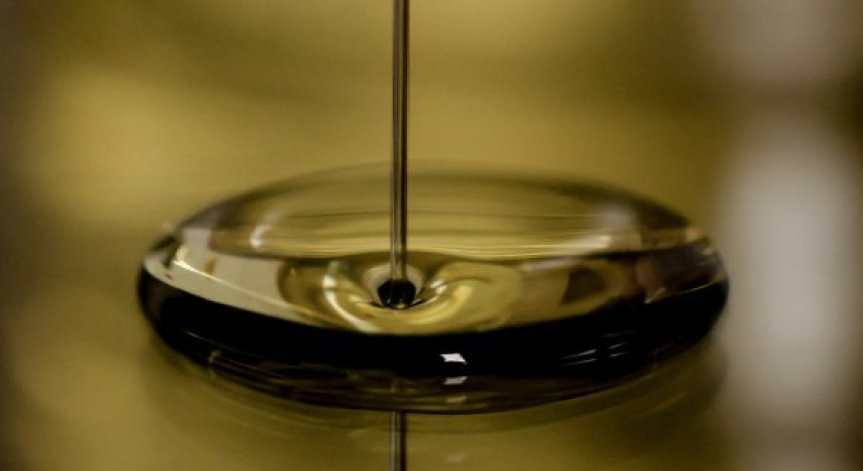 Селяни замеряха с буркани с масло къщата на кандидат-кметица в Дупнишко