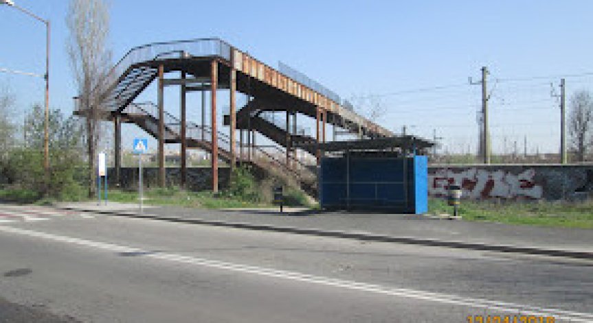 Опасен, неосветен мост е единственият и най-пряк път между 