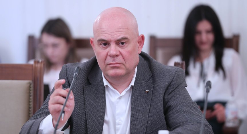 Гешев ще даде показания в съда.