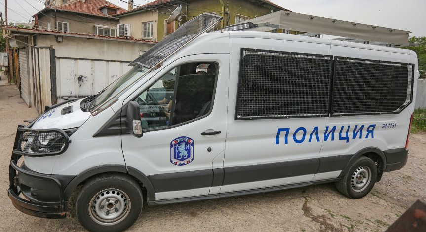 Полицаите, които бяха задържани след подкуп с луканка, се прибраха по домовете си